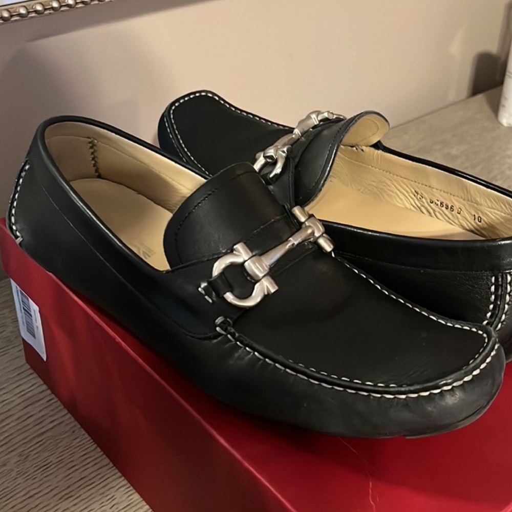 Salvatore Ferragamo
Parigi slip-on leather loafers